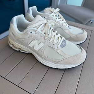 New Balance 2002R Sneakers in Calm Taupe Size 10.5